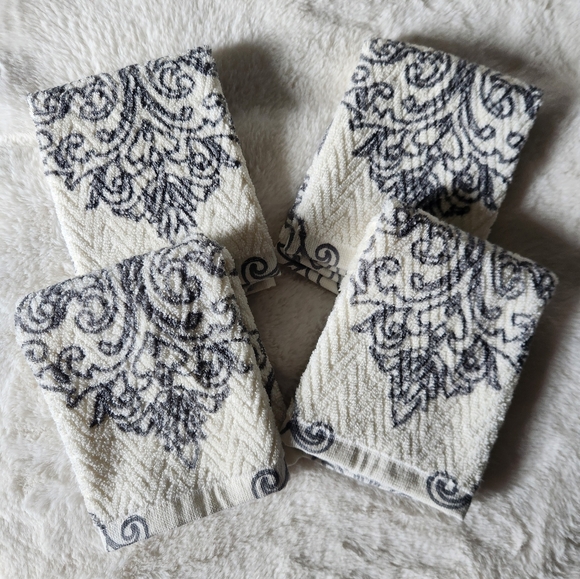 🆕️Damask Washcloths - Picture 1 of 5